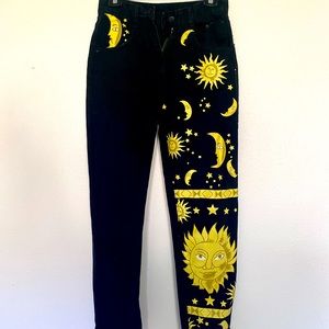 Sun/moon black jean pant.